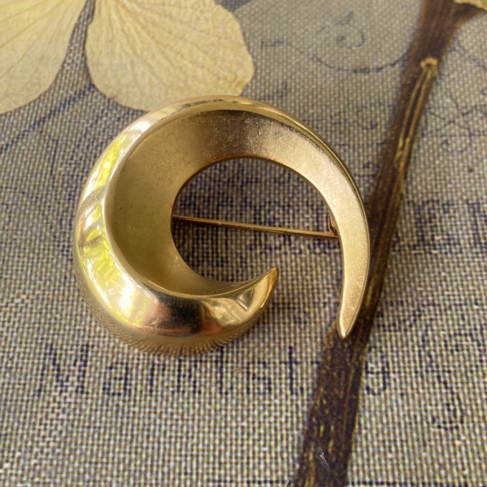 P.E.P. Vintage Gold-tone brooch